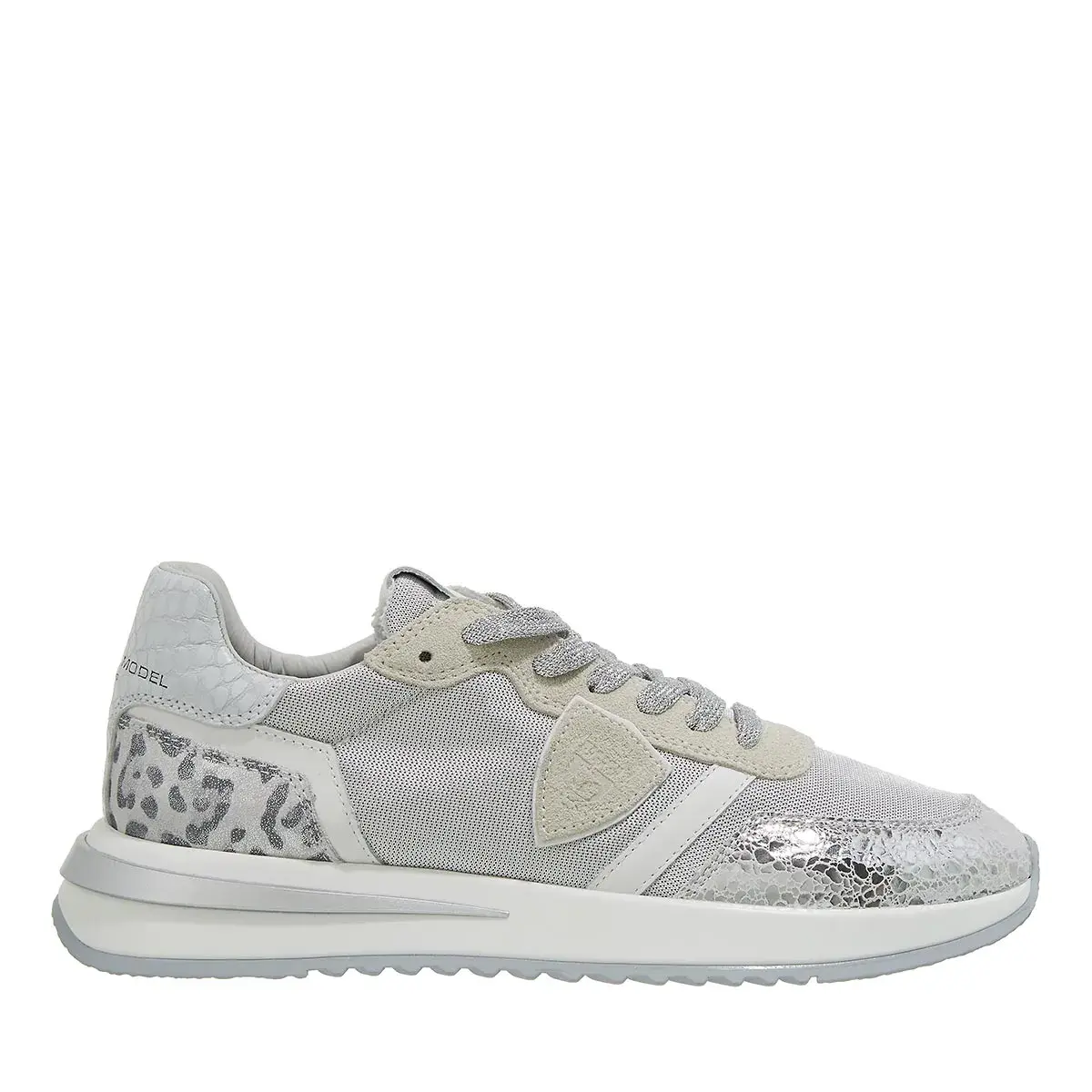 Silberne Mesh- und Wildleder-Sneakers