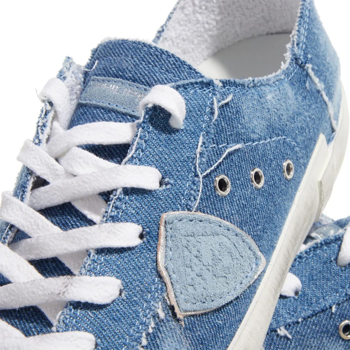 Low-Top Sneakers aus Denim im Used-Look