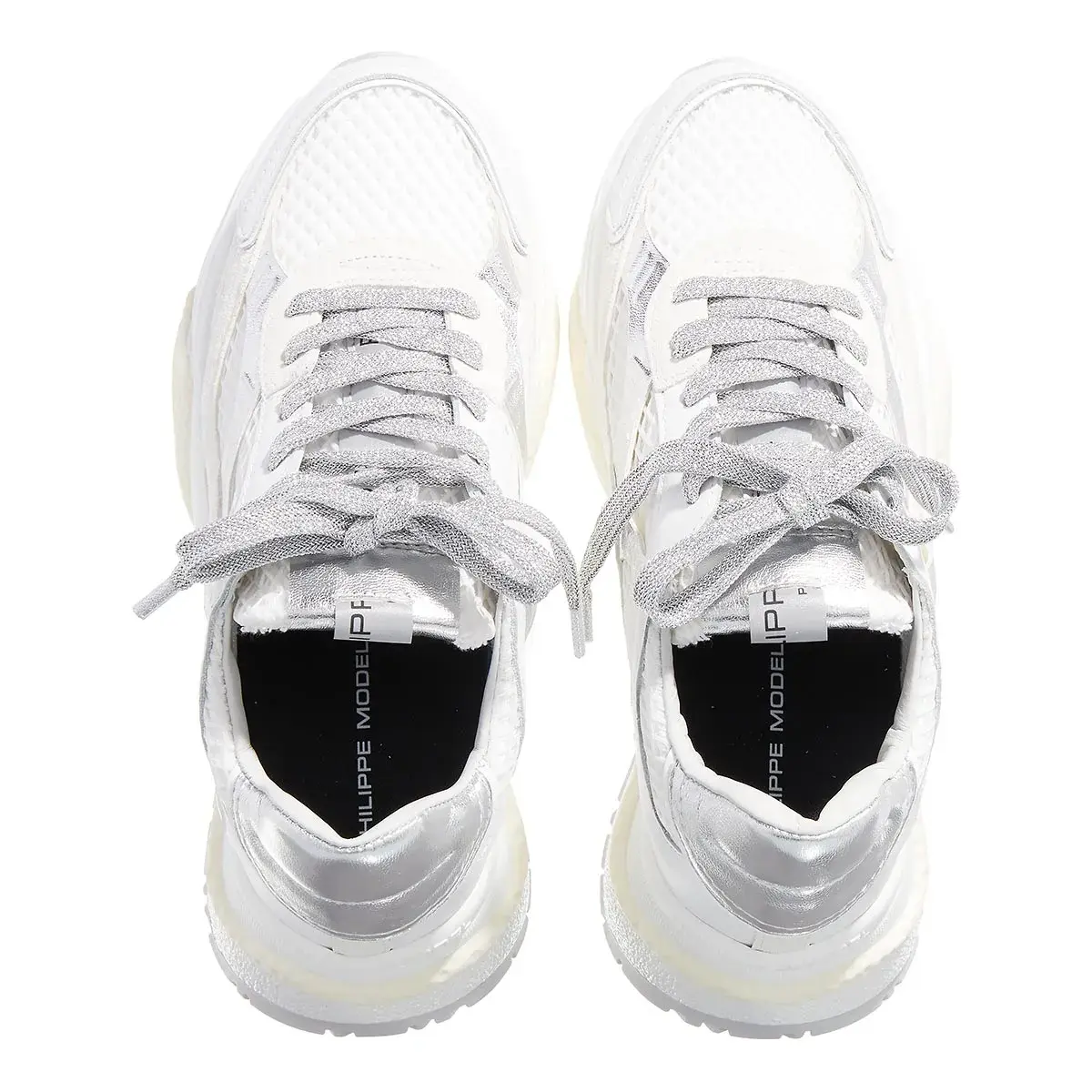 Moderne Sneaker aus Mesh und Leder