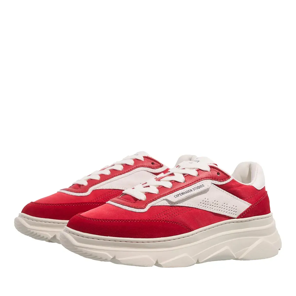 Moderne rote Plateau-Sneakers