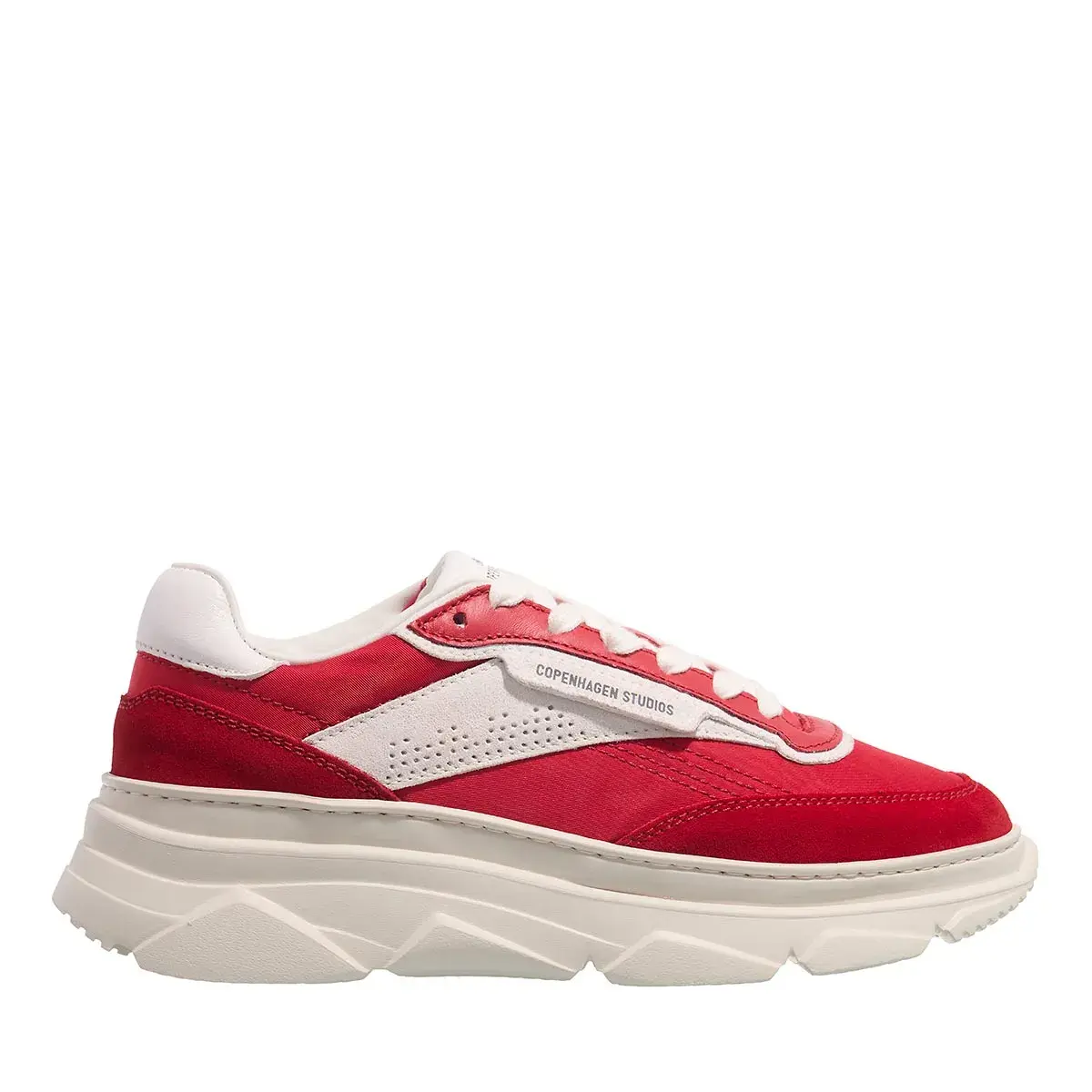 Moderne rote Plateau-Sneakers