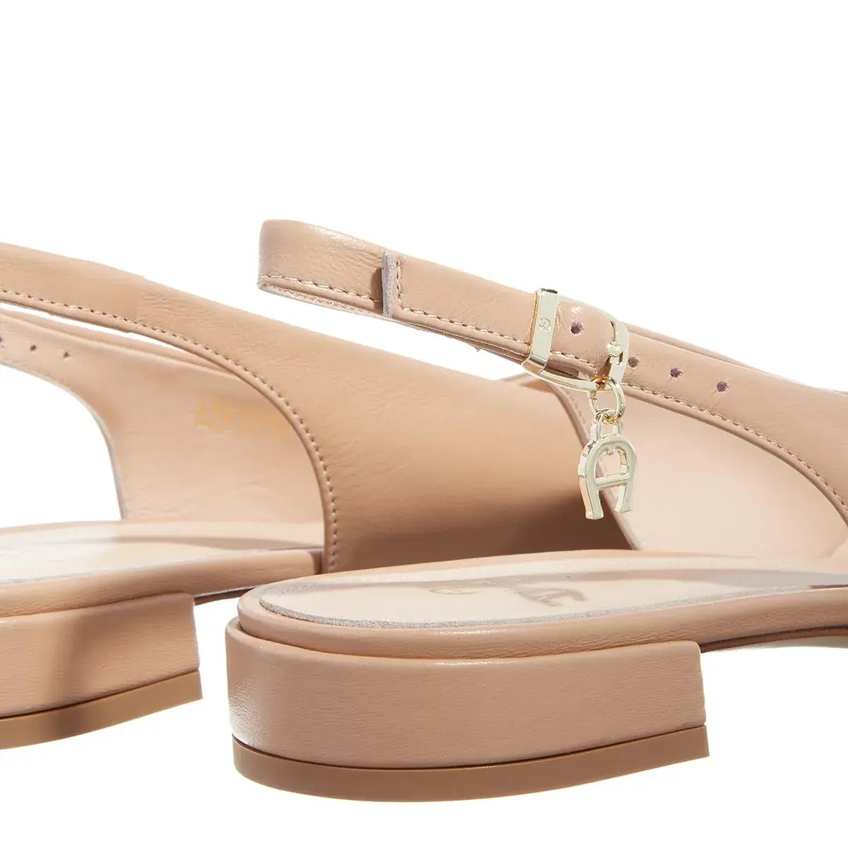 Spitz zulaufende Slingback Ballerinas mit Anhänger