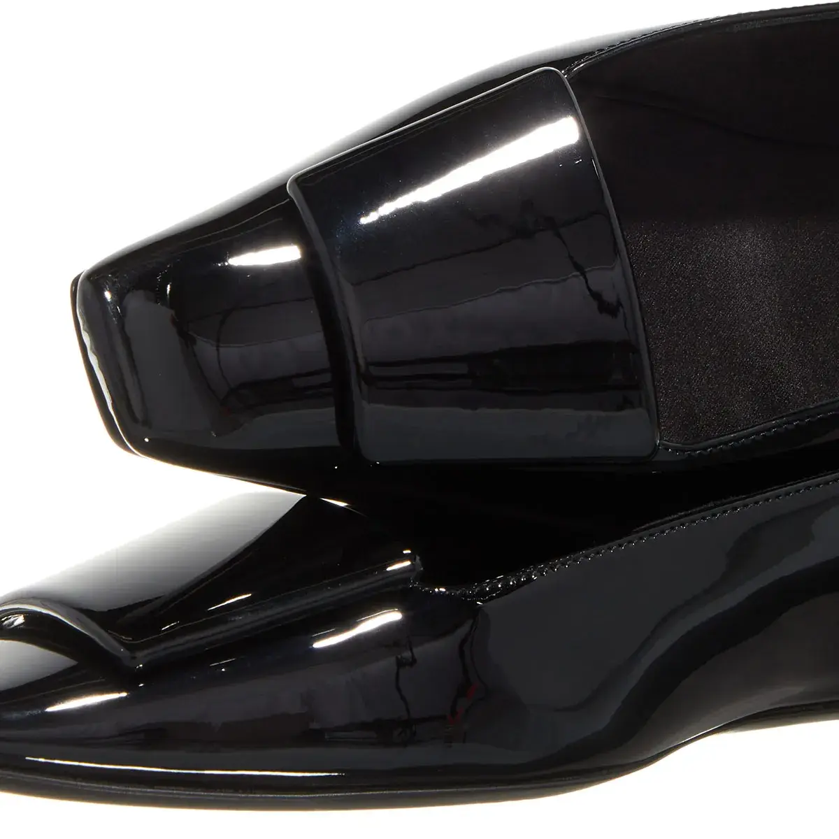 Elegante Ballerinas aus Lackleder mit Riemchen