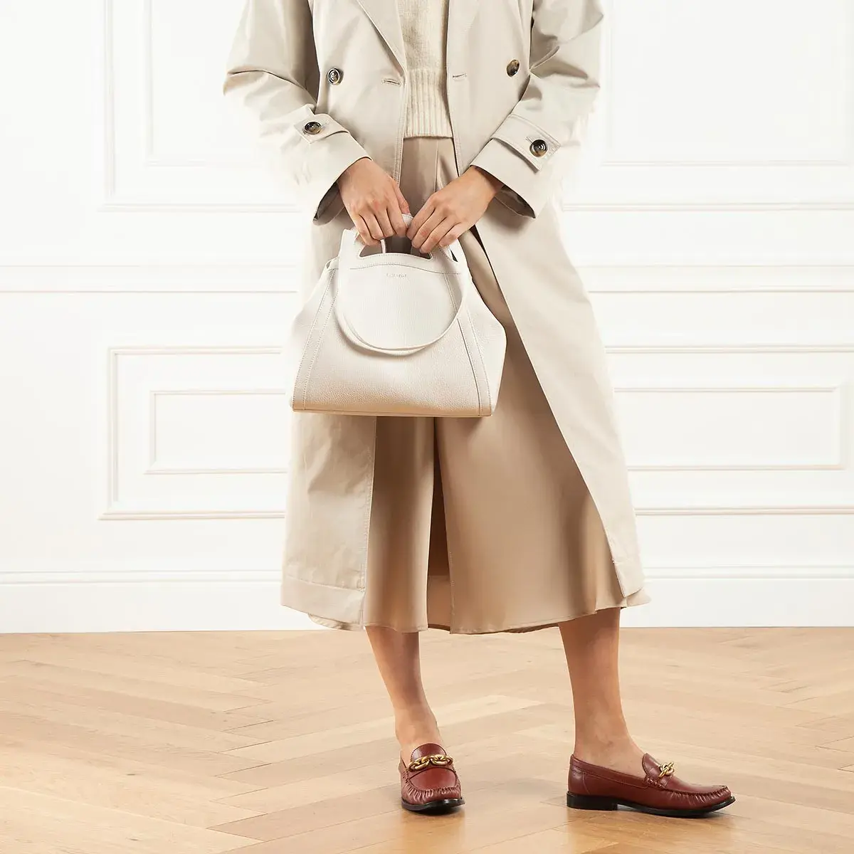 Minimalistische Ledertasche mit Henkeln