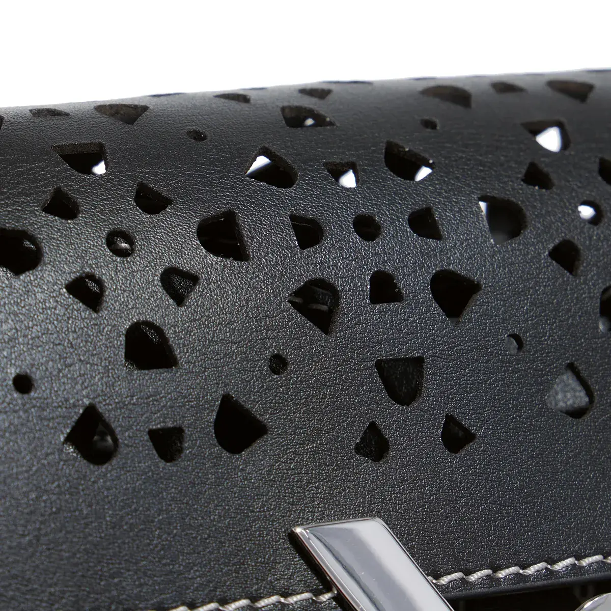Schultertasche aus gelochtem Leder