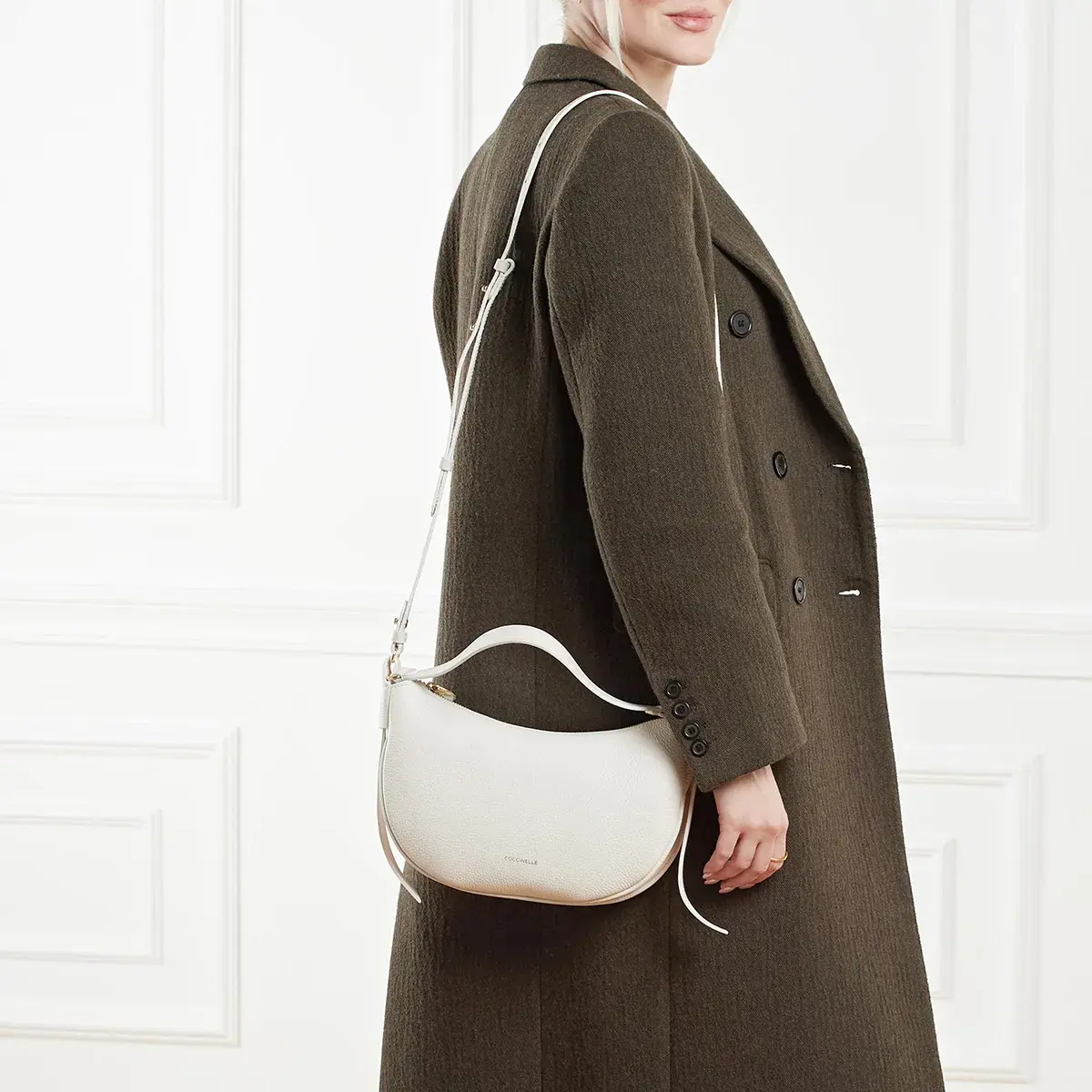 Minimalistische Hobo-Tasche aus Leder