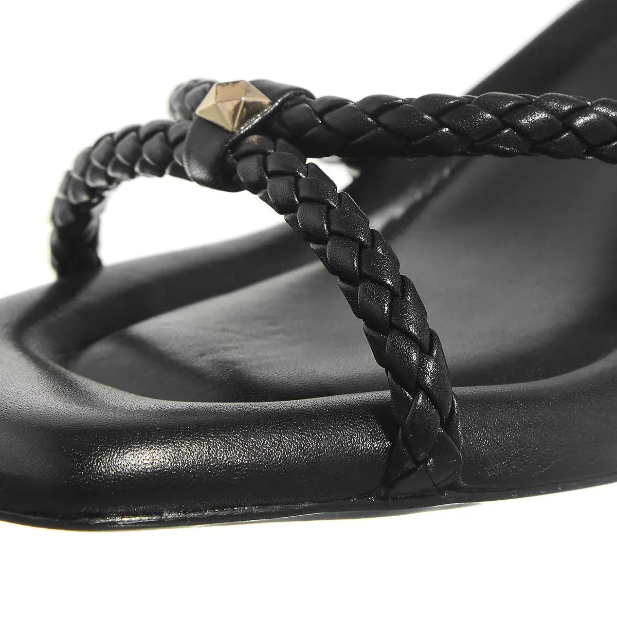 Kitten-Heel-Sandalen mit geflochtenen Riemen
