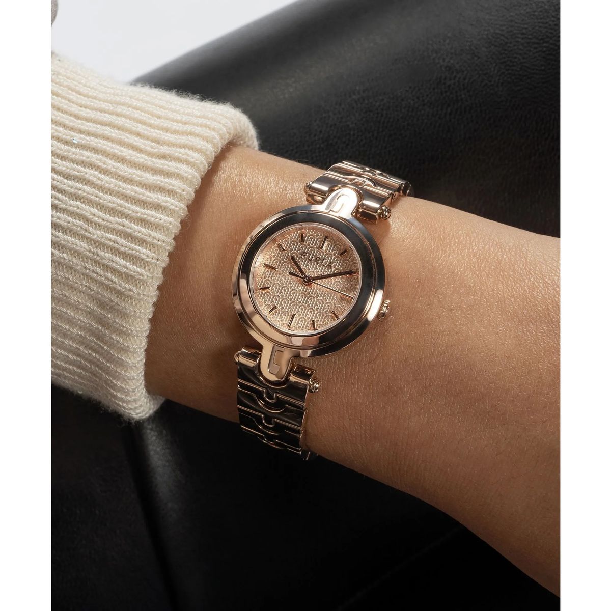 Roségoldfarbene Analog-Uhr