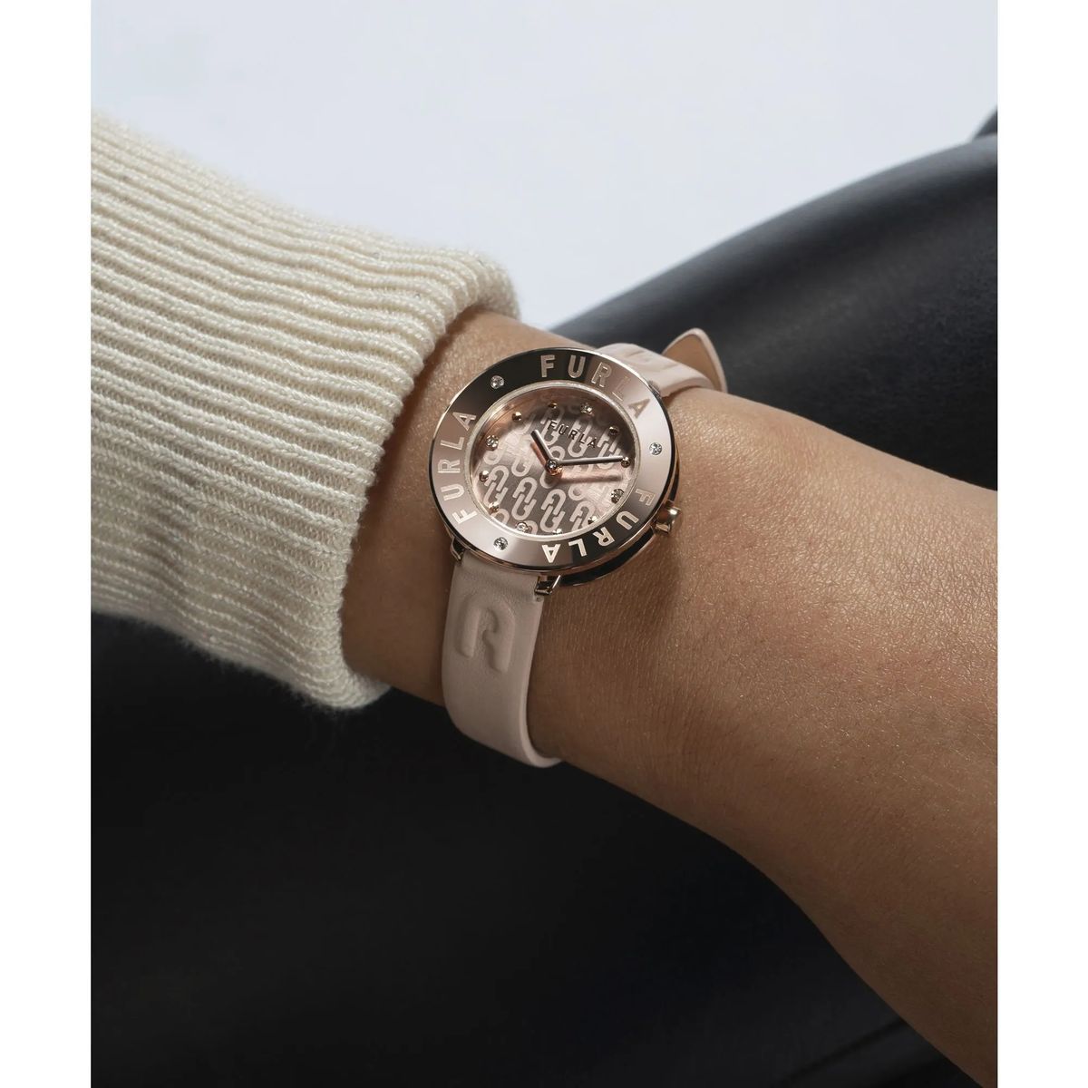 Elegante analoge Uhr mit Lederarmband