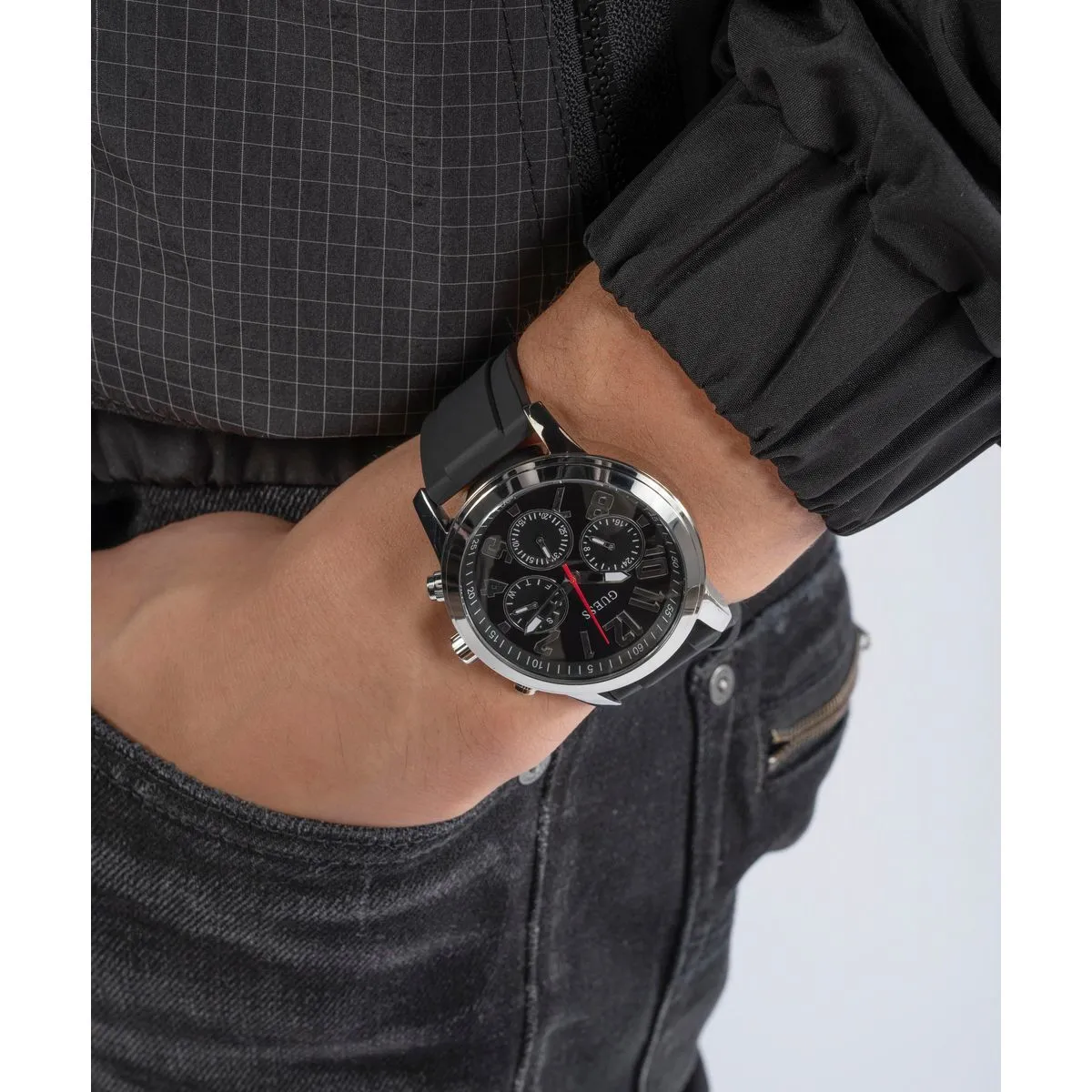 Multifunktionsuhr mit schwarzem Silikonarmband