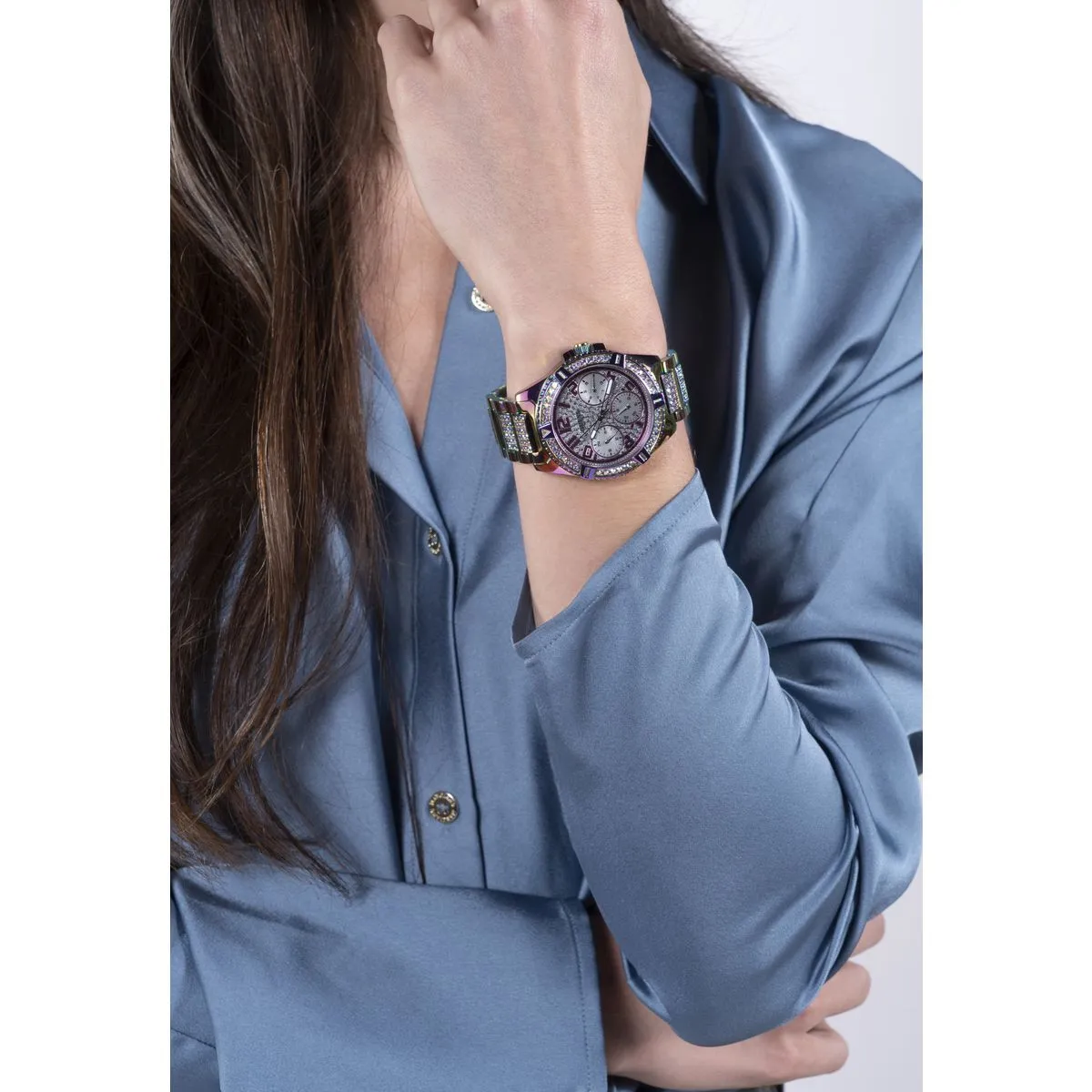 Schillernde Damenarmbanduhr mit Kristallakzenten