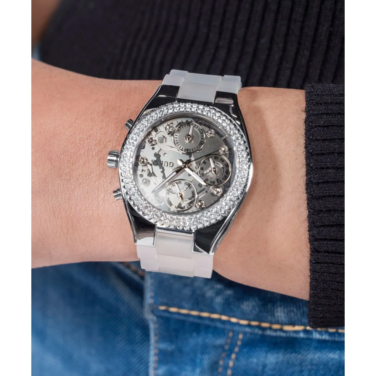 Silberner Chronograph mit Strasslünette