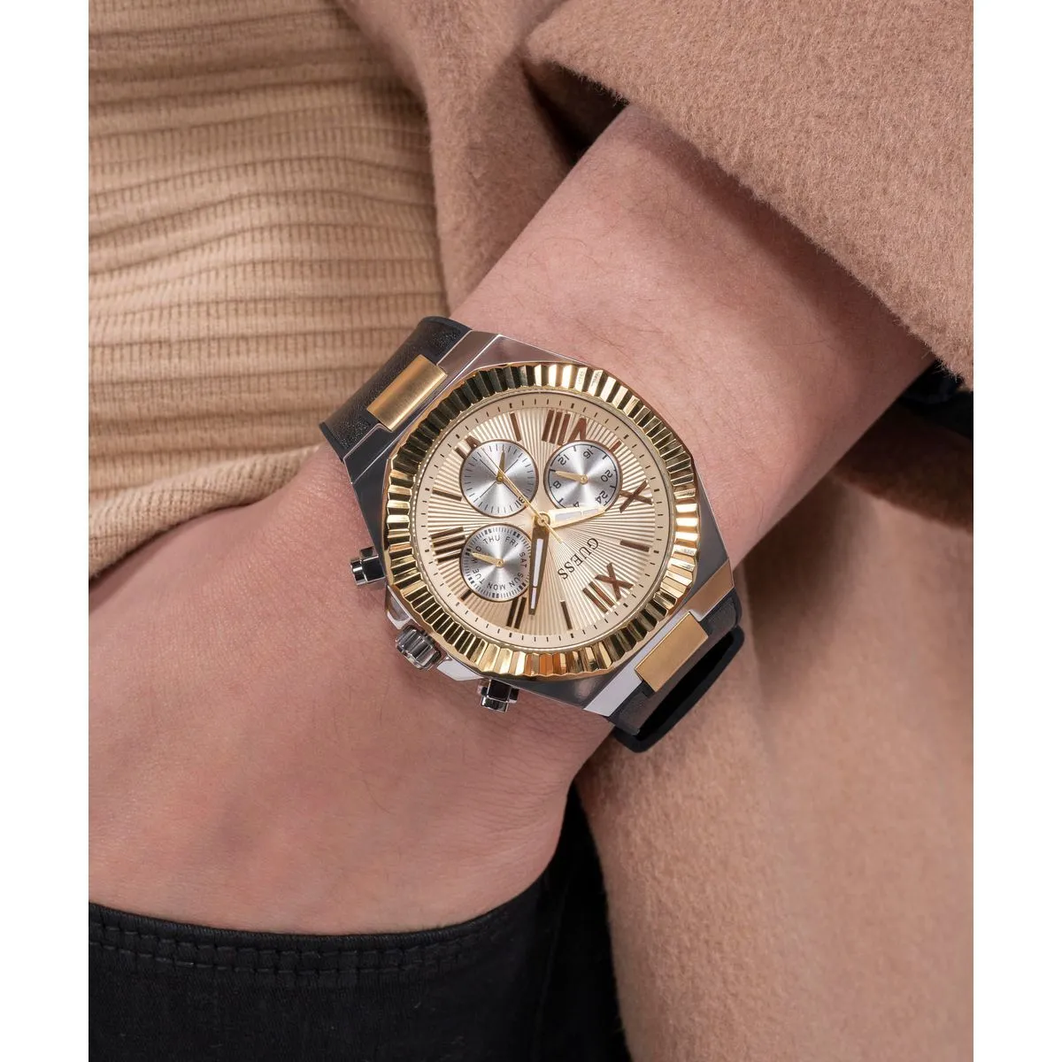 Zweifarbige Multifunktionsuhr mit schwarzem Armband
