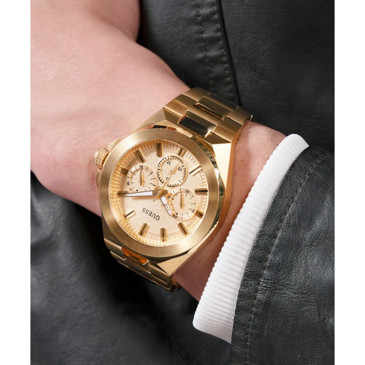 Goldfarbene Multifunktions-Armbanduhr