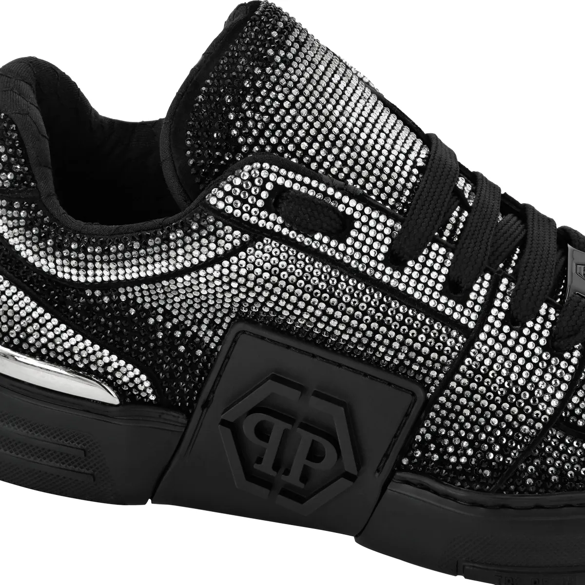 Leder-Sneaker mit Kristallverzierungen