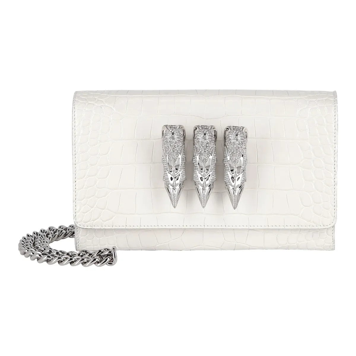 Weiße Clutch mit Krokoprägung und Totenkopf-Detail