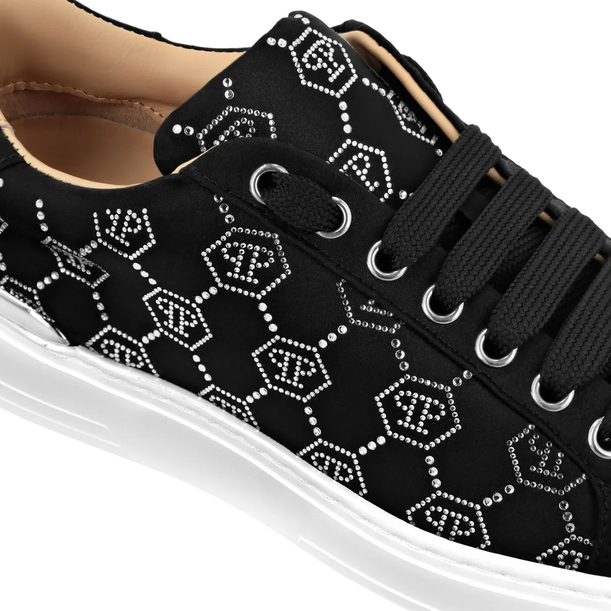Monogrammierte Low-Top-Sneakers mit Schmucksteinen