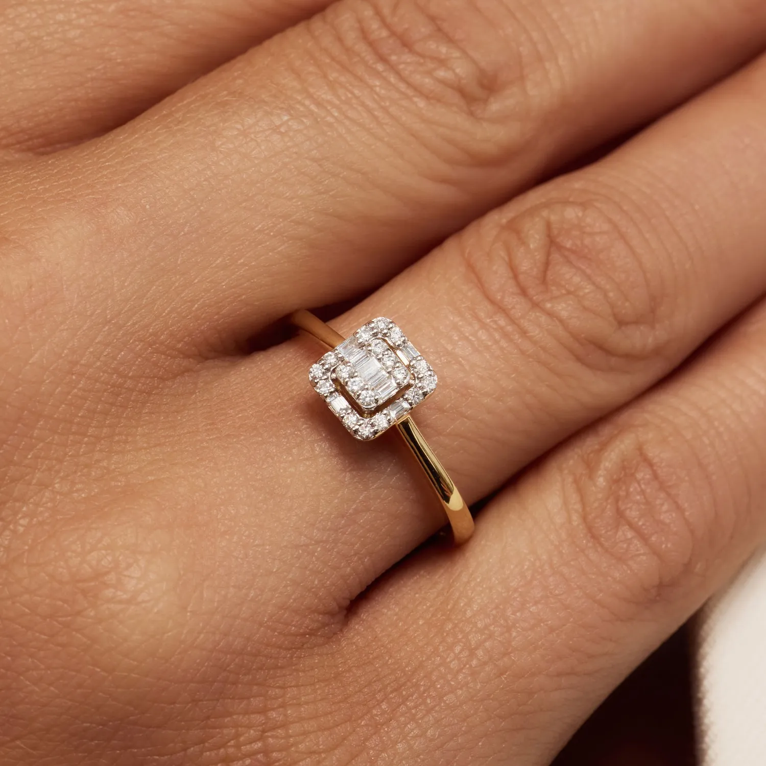 Quadratischer Diamant-Halo-Ring