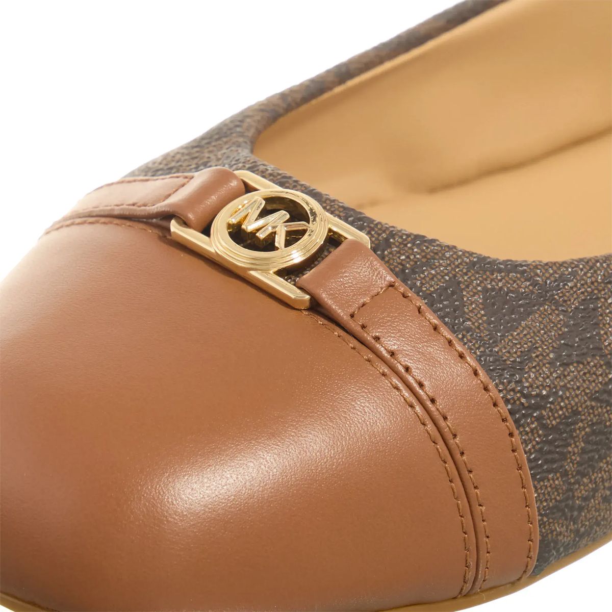 Braune Ballerinas mit Logo-Muster