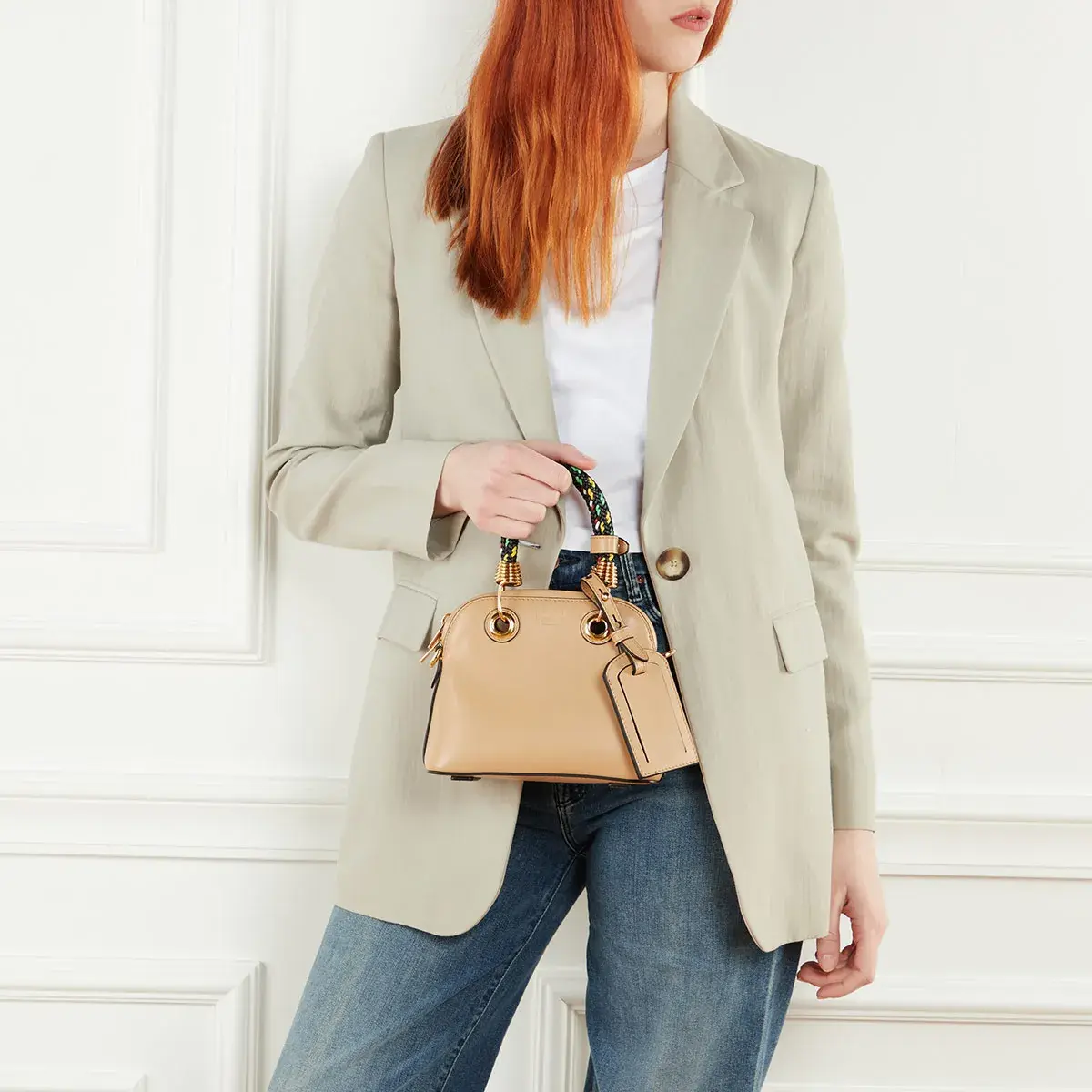 Schicke Dome-Tasche mit geflochtenem Henkel