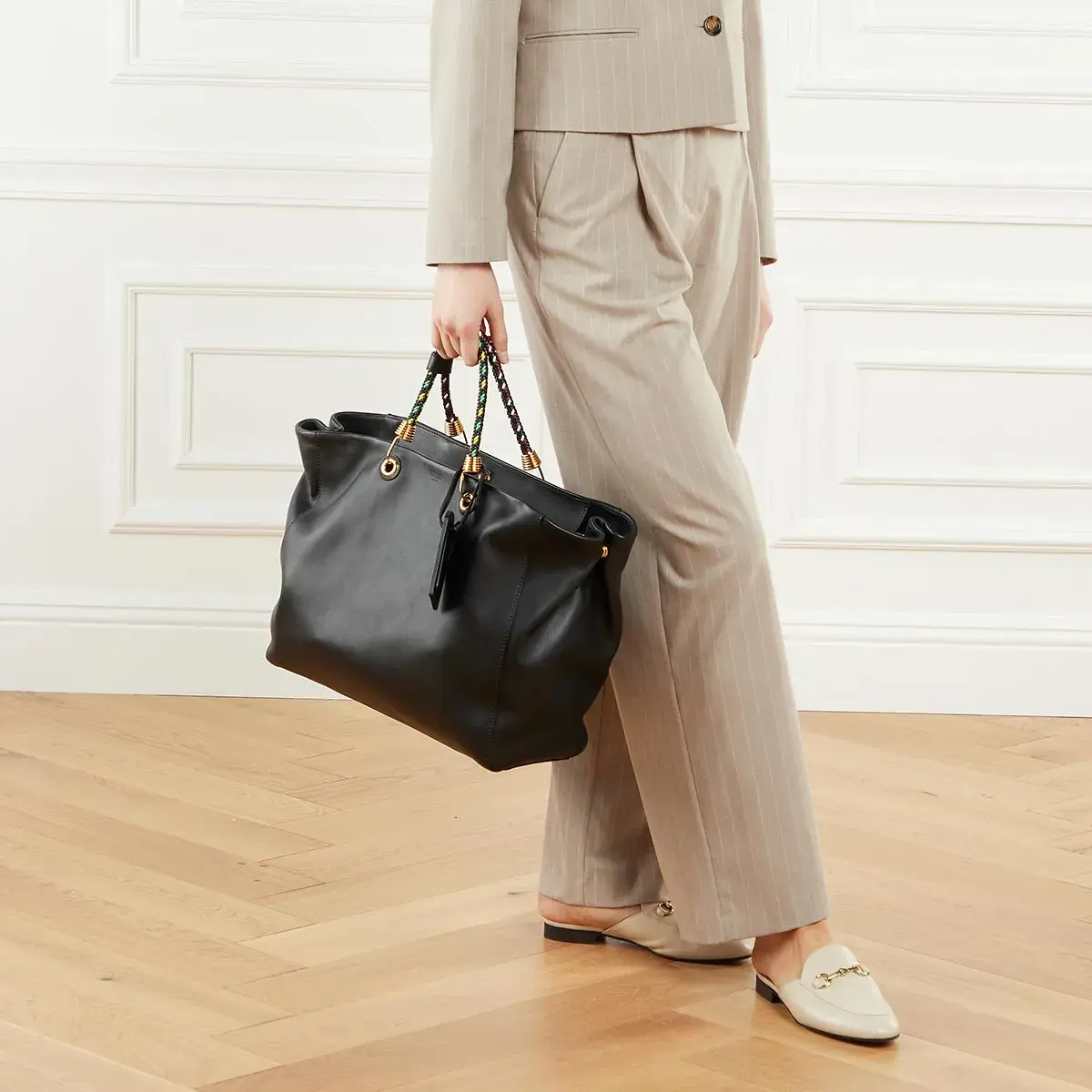 Handtasche mit geflochtenem Kordelgriff