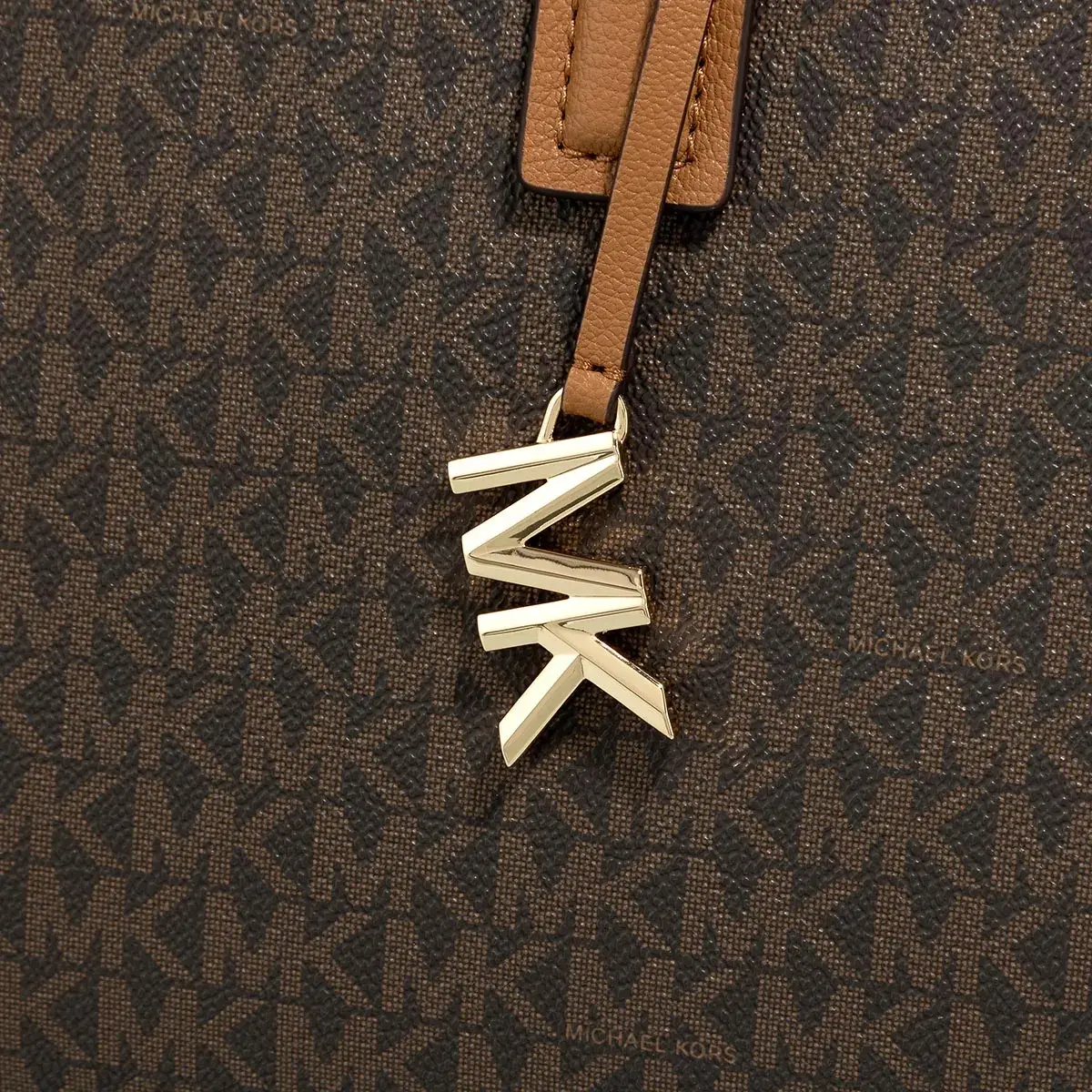 Handtasche mit Signaturmuster