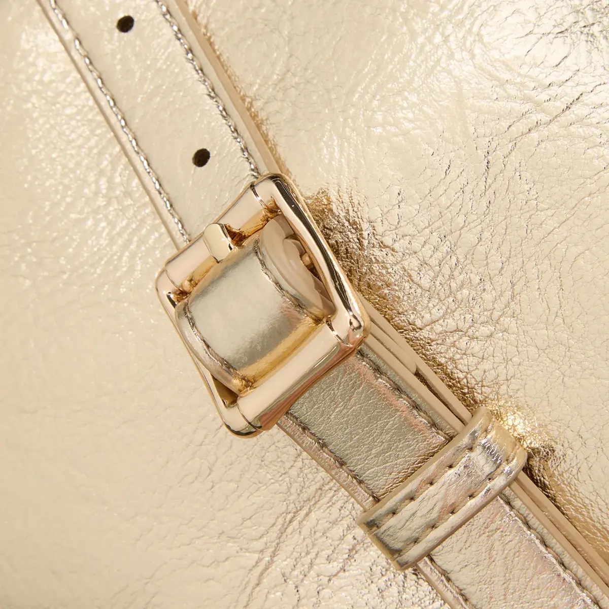 Metallic Lederbeutel mit Riemen
