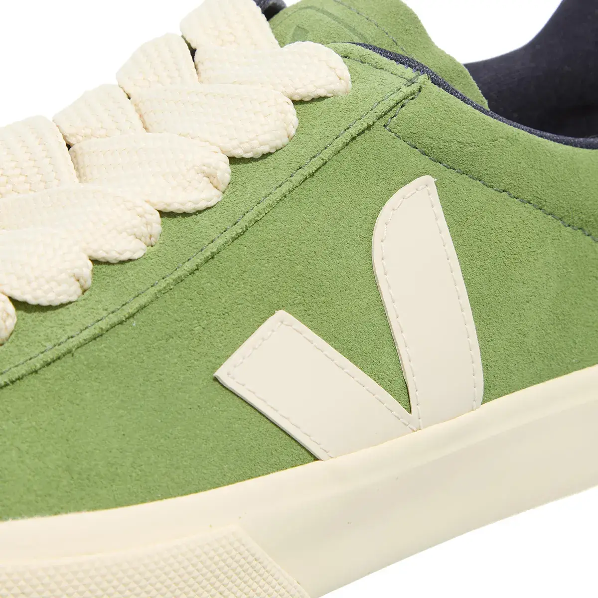 Grüner Wildleder Low-Top Sneaker