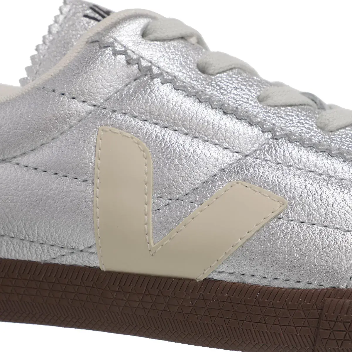 Retro-inspirierte silberne Panenka-Sneakers