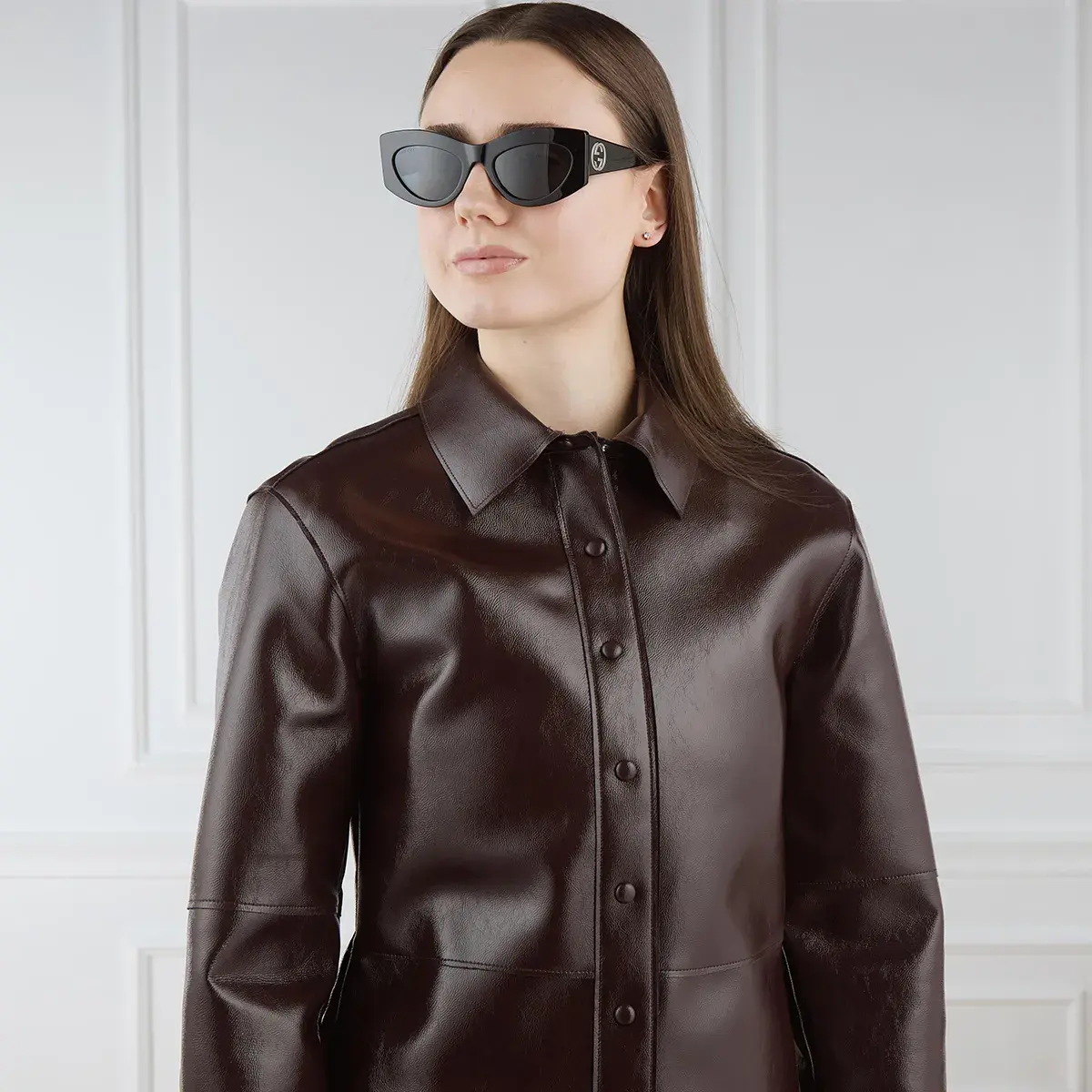 Ovale Sonnenbrille mit dickem Rahmen