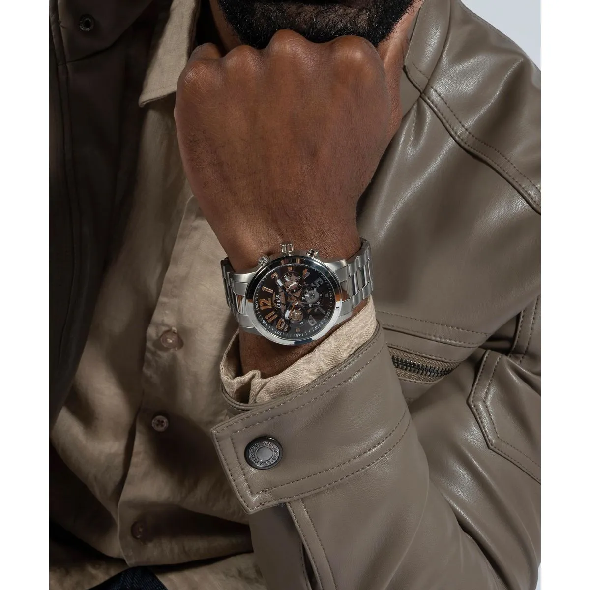 Markante Chronographenuhr mit schwarzem Zifferblatt