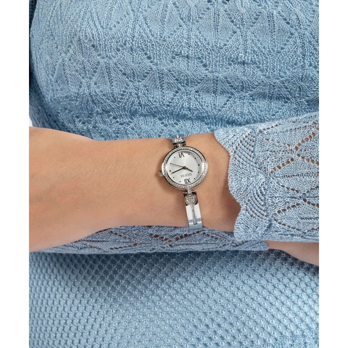 Elegante Damenuhr mit Kristallverzierungen