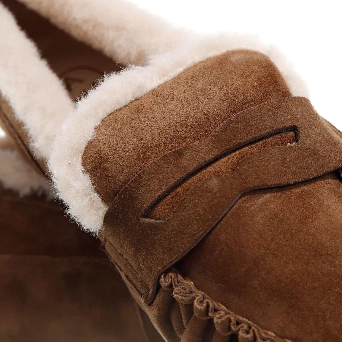 Brauner Wildlederloafer mit Futter aus Fell