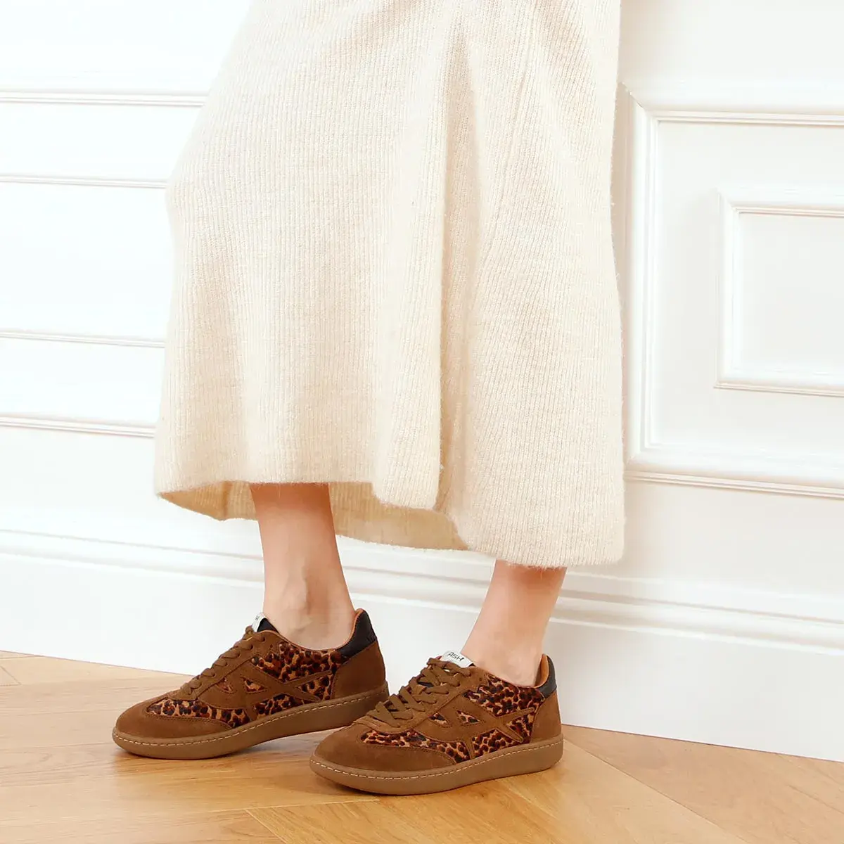 Low-Top Sneaker mit Leopardenmuster