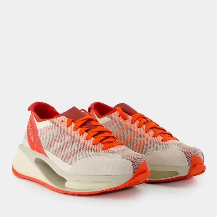 Futuristischer Low-Top Laufschuh