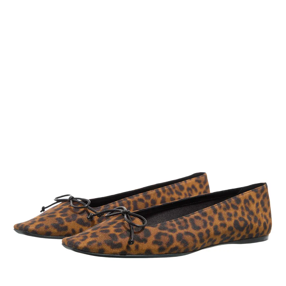 Ballerinas mit Leopardenmuster und spitzer Zehenpartie