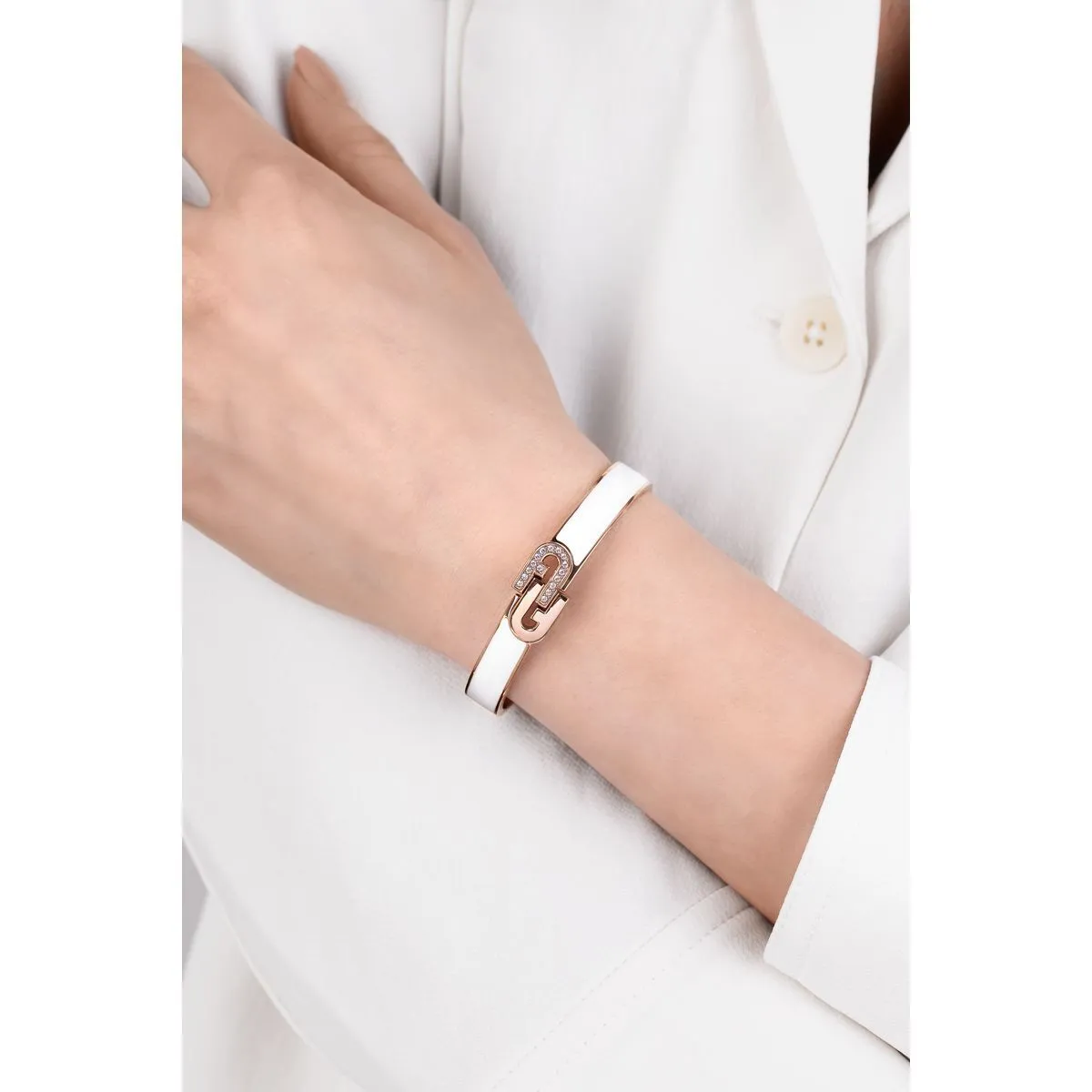 Elegantes Armreif mit Kristallen