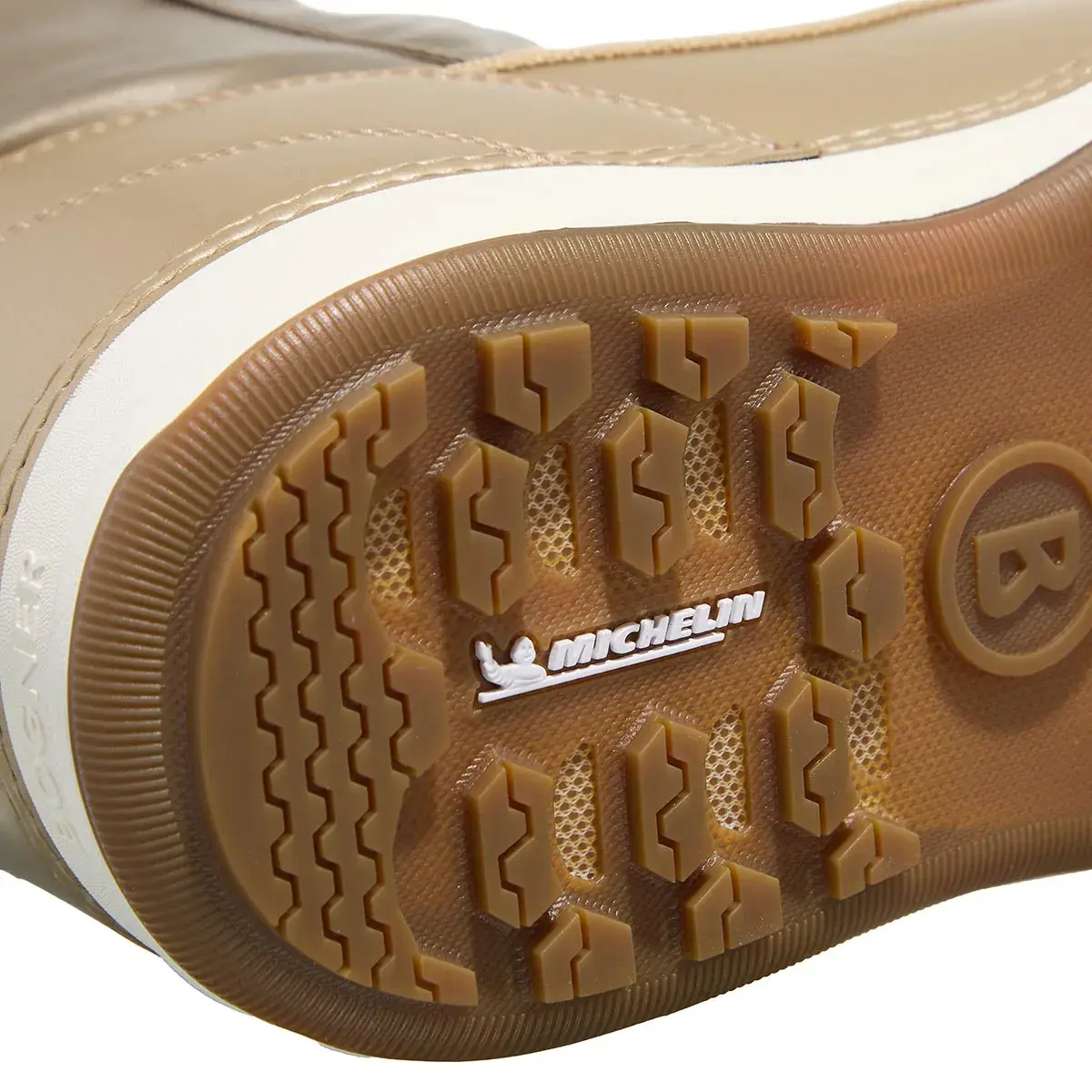 Gepolsterte Metallic-Winterstiefel in Champagner
