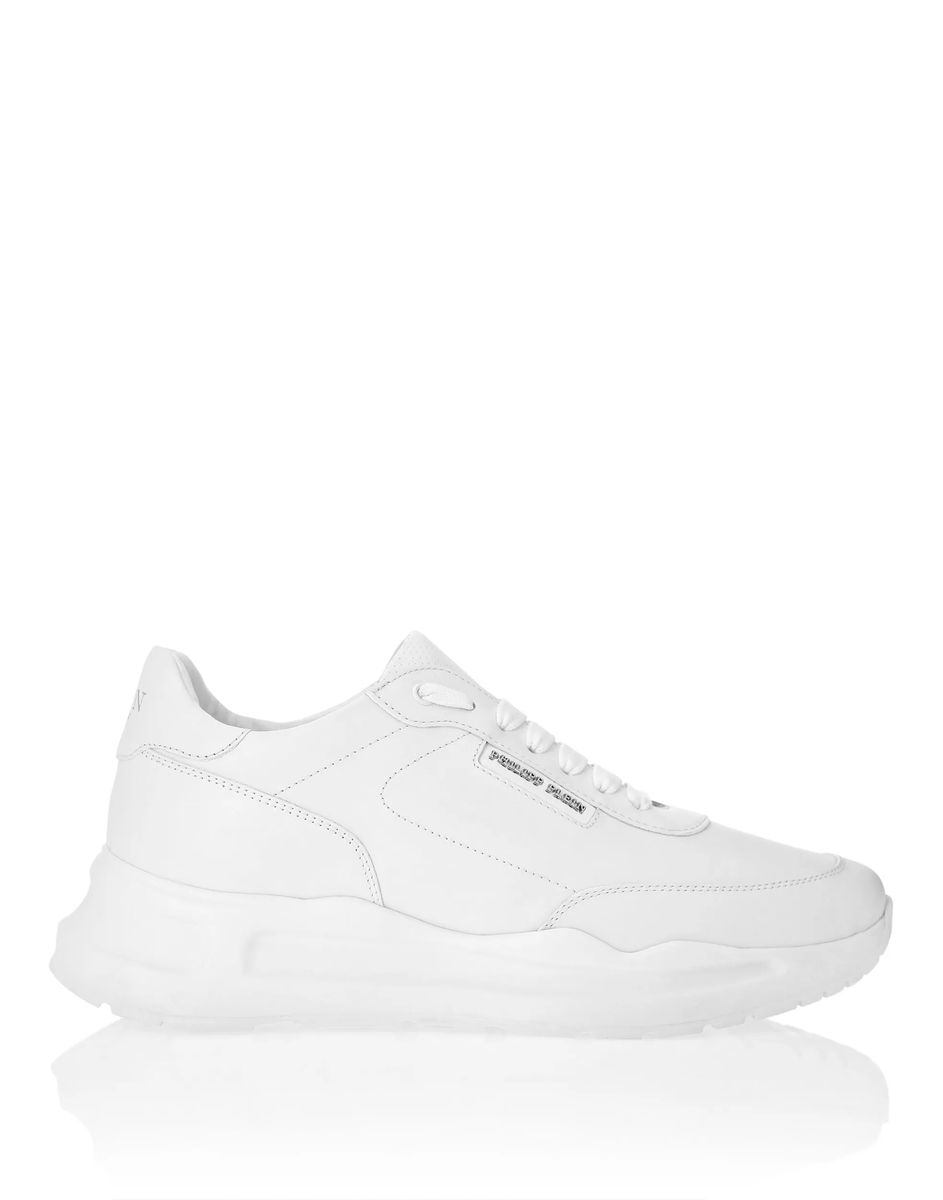 Minimalistische weiße Leder-Sneakers