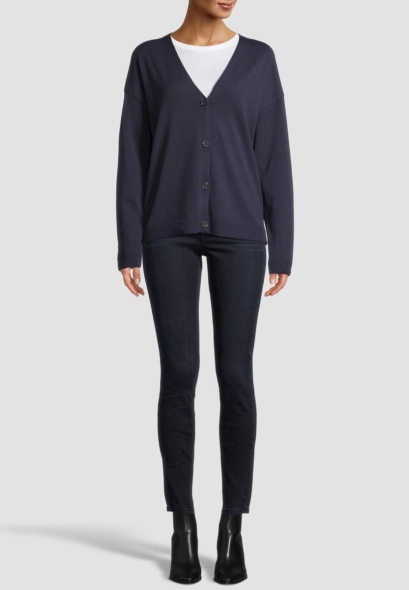 Klassische Strickjacke mit V-Ausschnitt und Knopfleiste