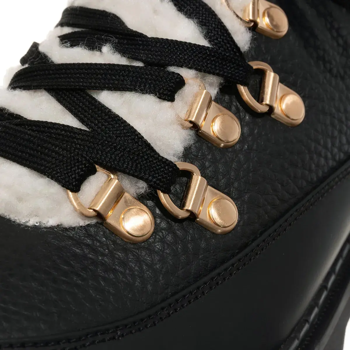 Schwarze Wanderstiefel mit Shearlingfutter