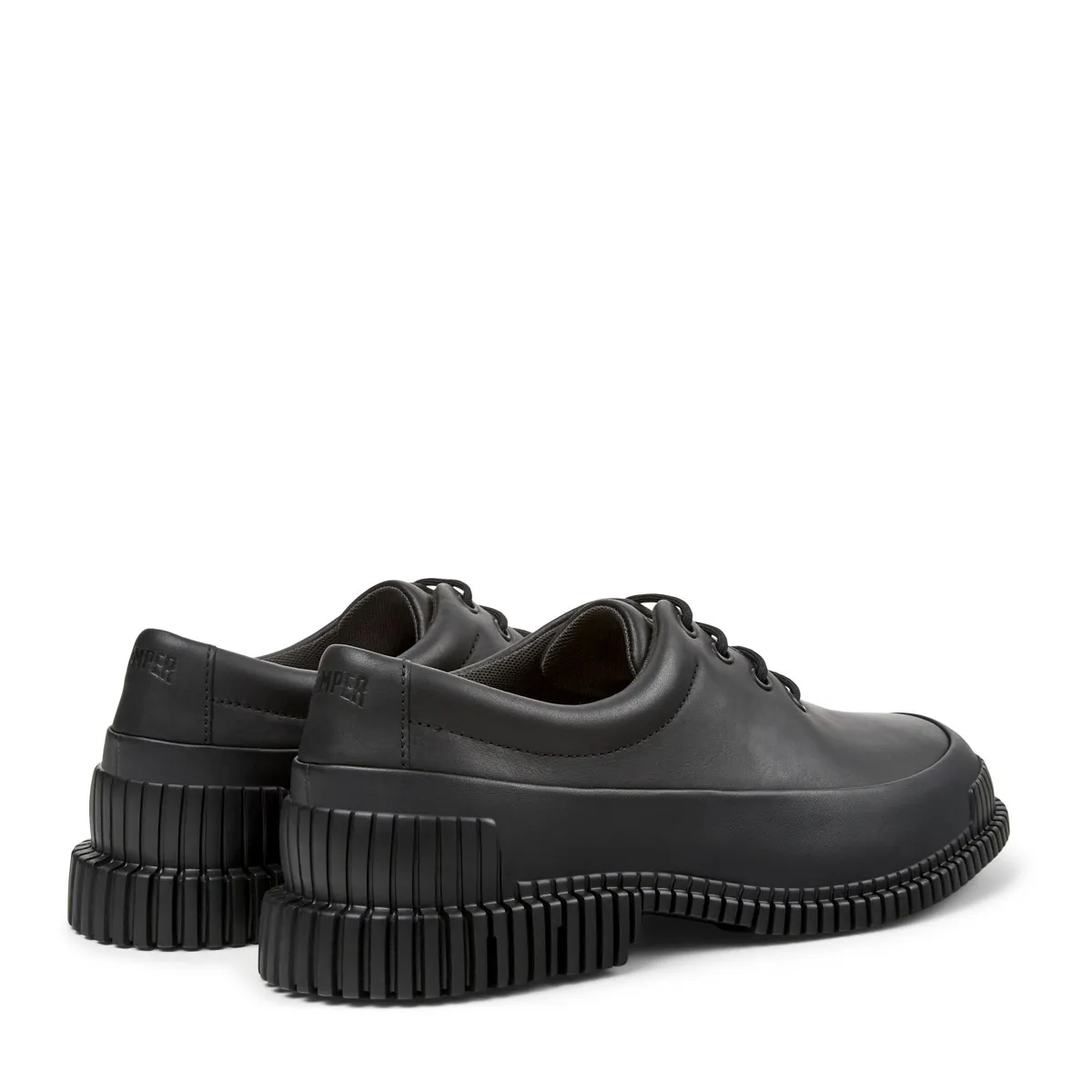 Schwarzer Derby-Schuh aus Leder mit Profilsohle