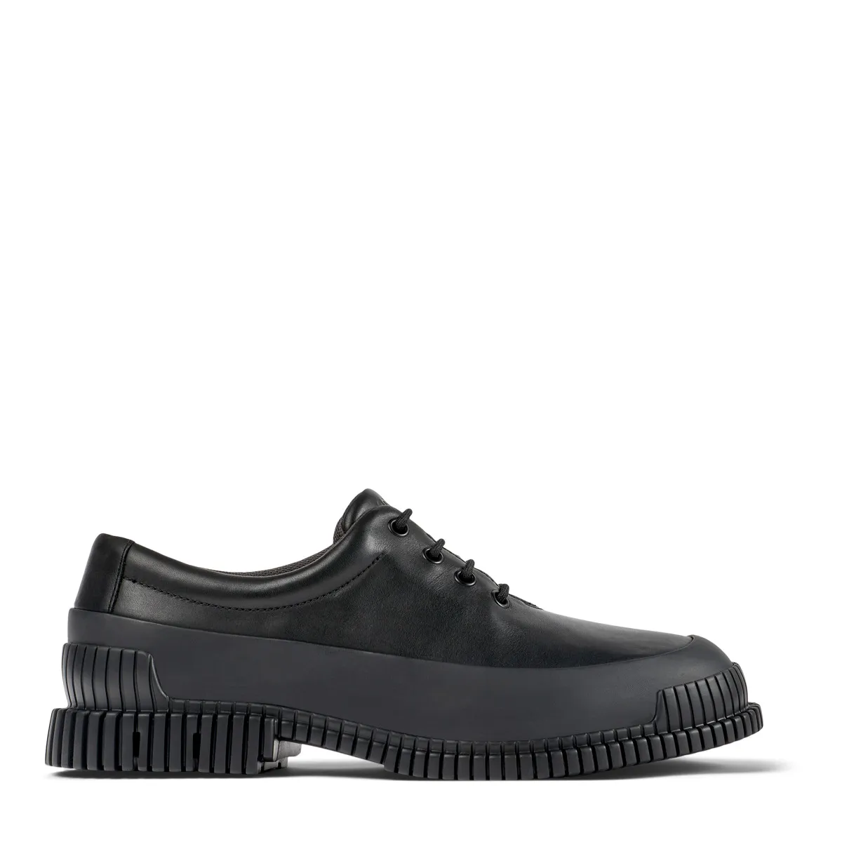 Schwarzer Derby-Schuh aus Leder mit Profilsohle