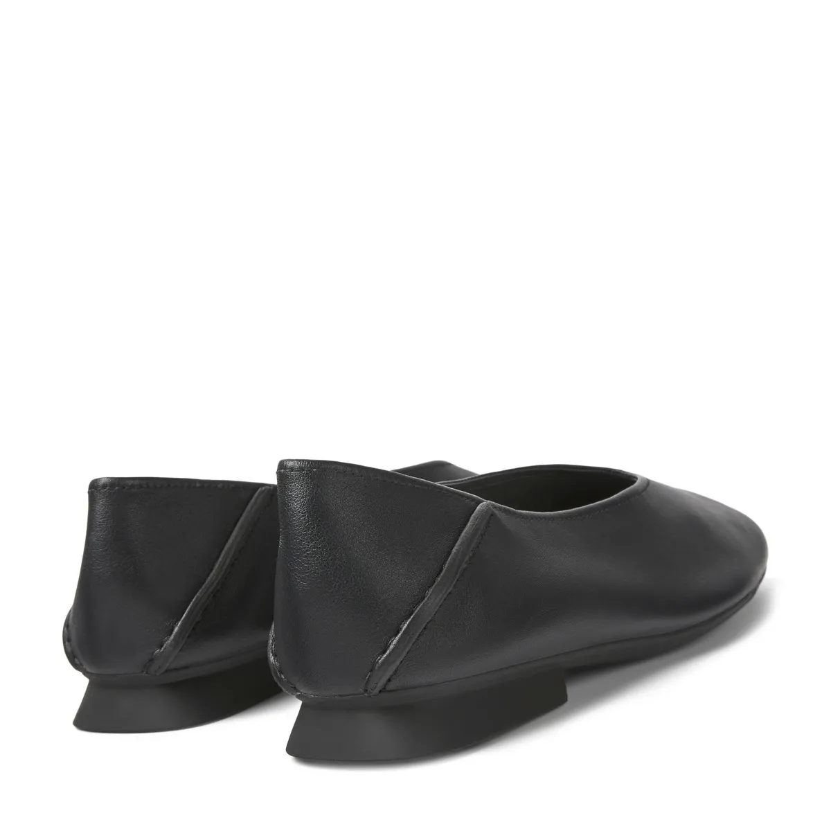 Moderne Ballerinas aus Leder mit eckiger Spitze