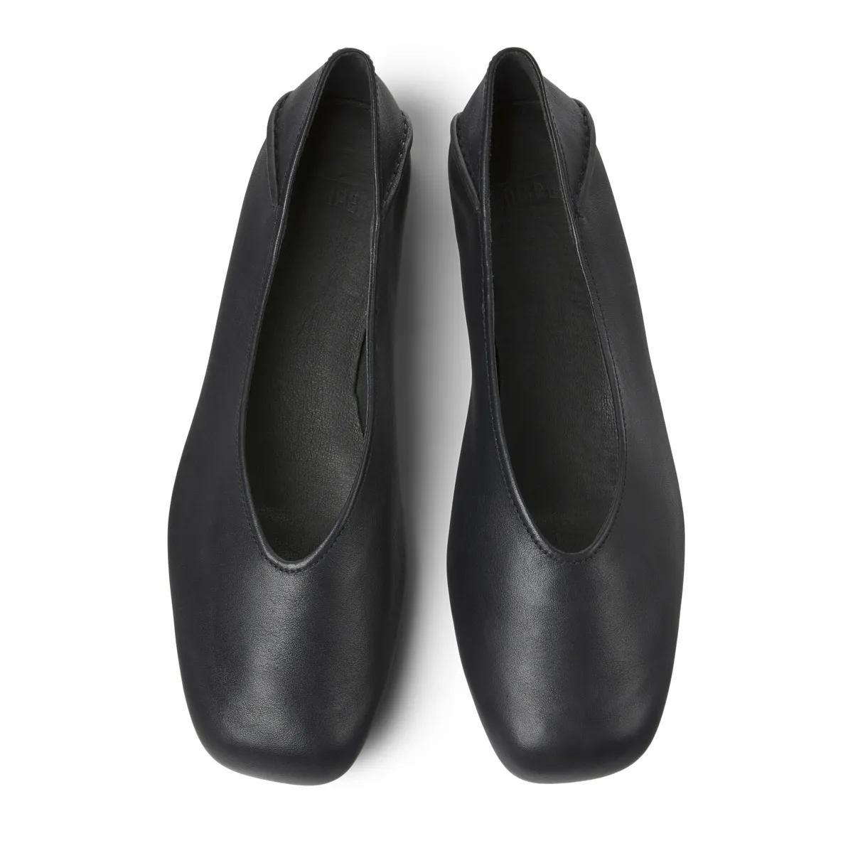 Moderne Ballerinas aus Leder mit eckiger Spitze