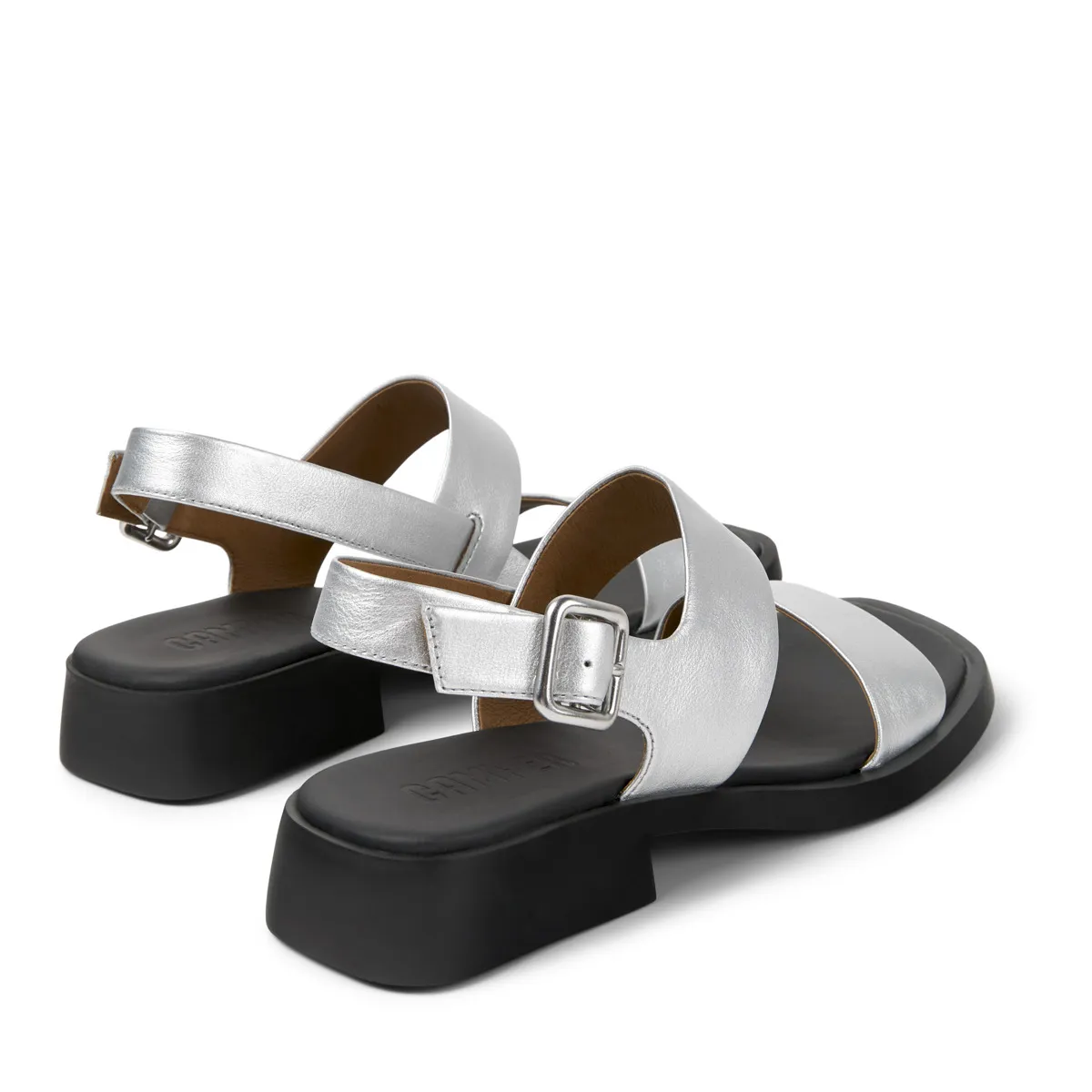 Silberne Leder Sandalen mit zwei Riemen und Blockabsatz