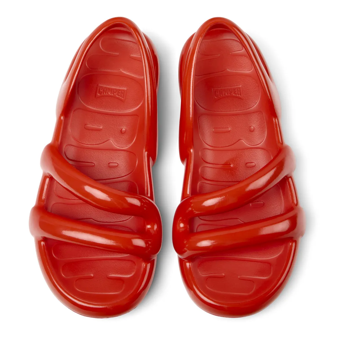 Rote skulpturale Riemchensandalen Kobarah Flat
