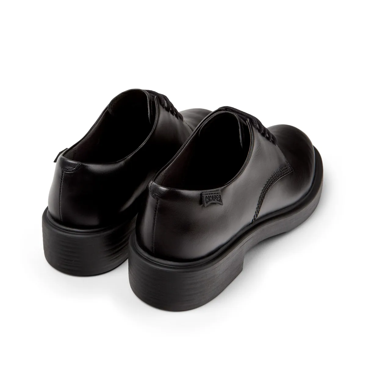 Klassische schwarze Derby Schuhe aus Leder