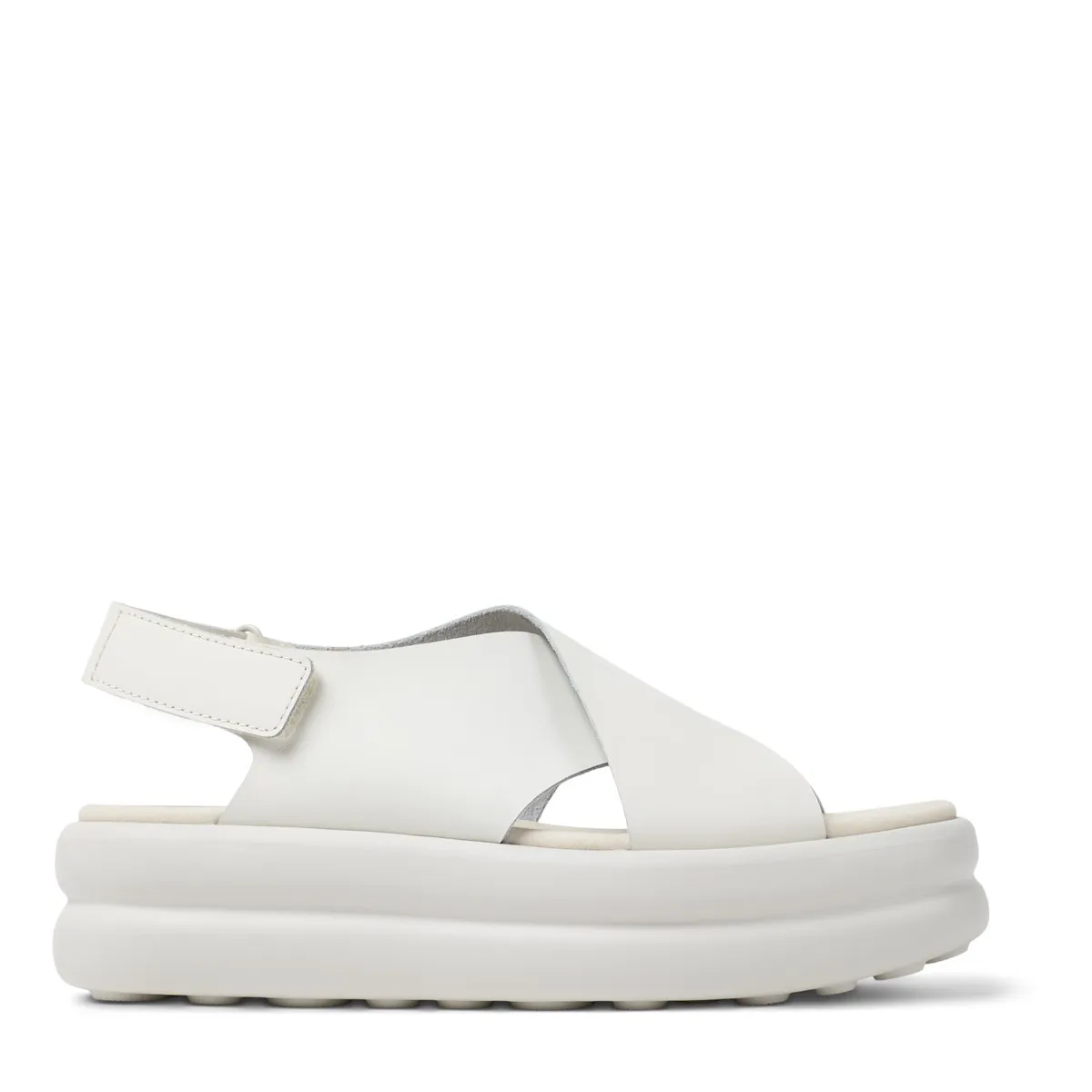 Plateau-Ledersandalen mit gekreuzten Riemen