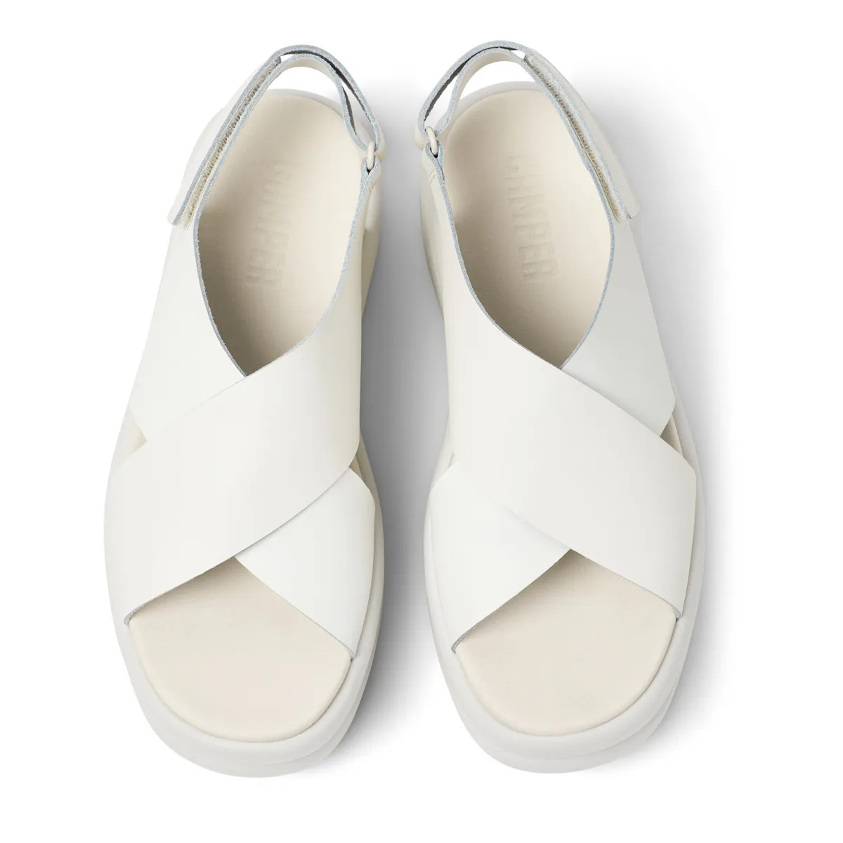 Plateau-Ledersandalen mit gekreuzten Riemen